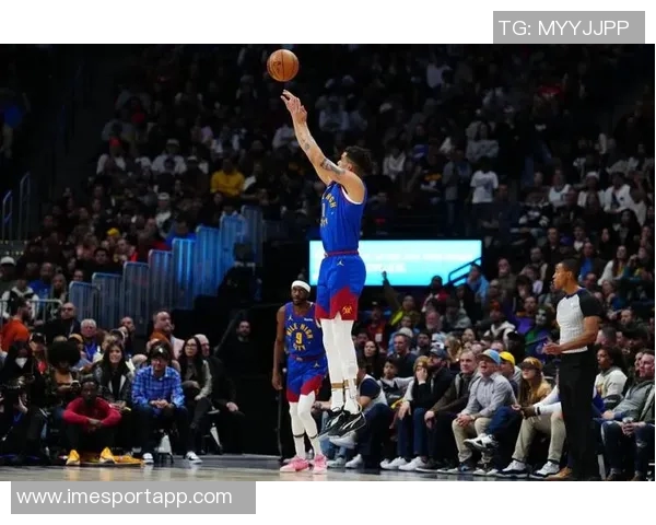 小迈克尔波特半场表现出色14中7砍下20分外加8篮板三分球命中率高达50